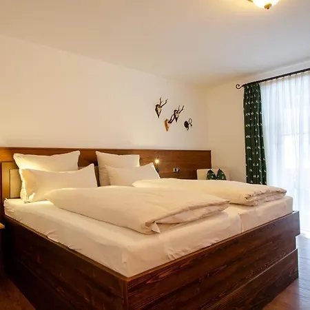 Отель S'wirtshaus & Restaurant Обераммергау